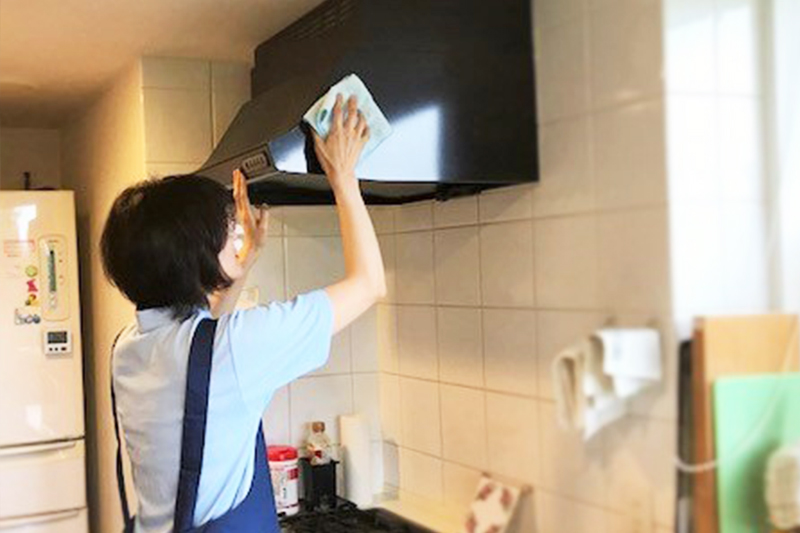 女性スタッフによるキメ細やかな作業